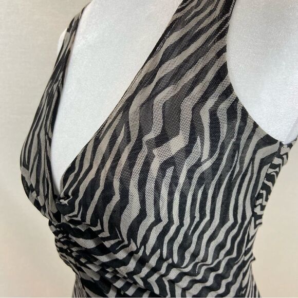 Express‎ Brand Animal Print V Neck Sleeveless Blouse Size Small Black and Grey - Picture 6 of 8